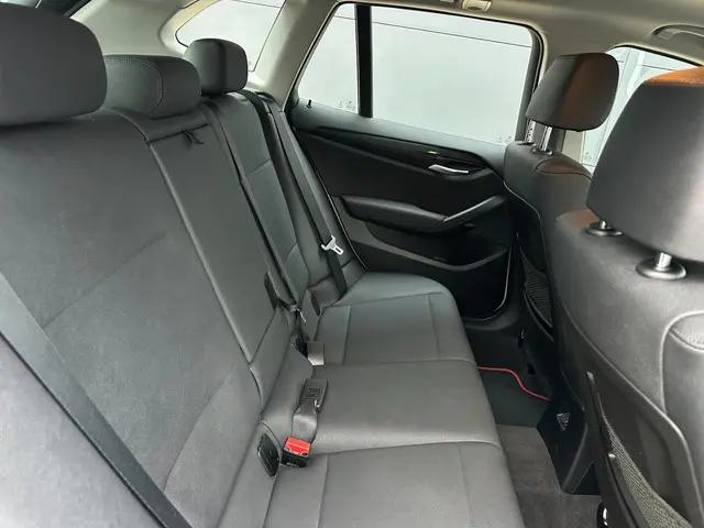 BMW X1 SDrive20i Leder | Cruise Control 2015 Benzine 23