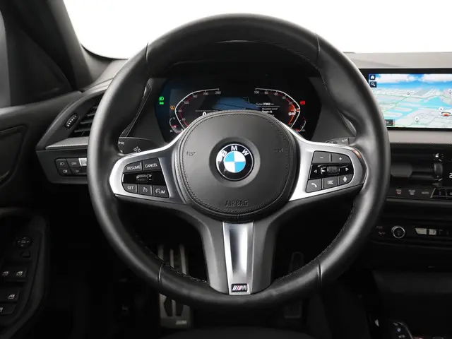 BMW 1 Serie 5-deurs 118i 2023 Benzine 2