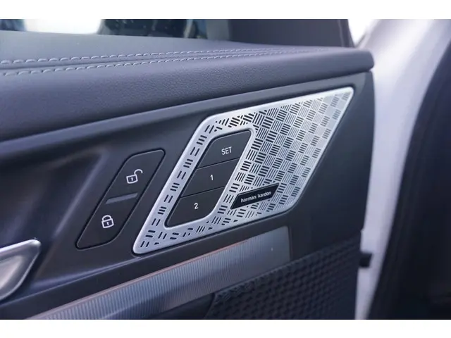 BMW X1 xDrive30e 2024 Hybride Benzine 18