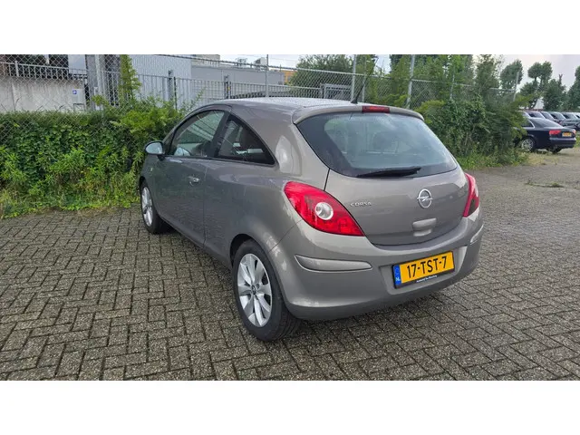 Opel Corsa 1.2-16V Anniversary Edition 2012 Benzine 6