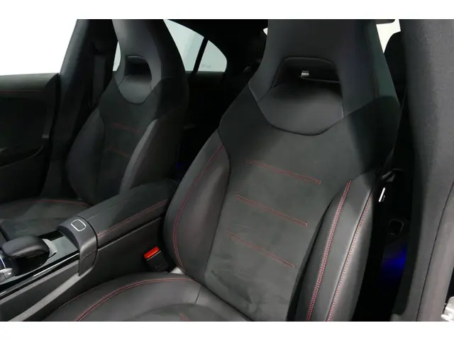 Mercedes-Benz CLA 250 e AMG Line 2023 Hybride Benzine 7