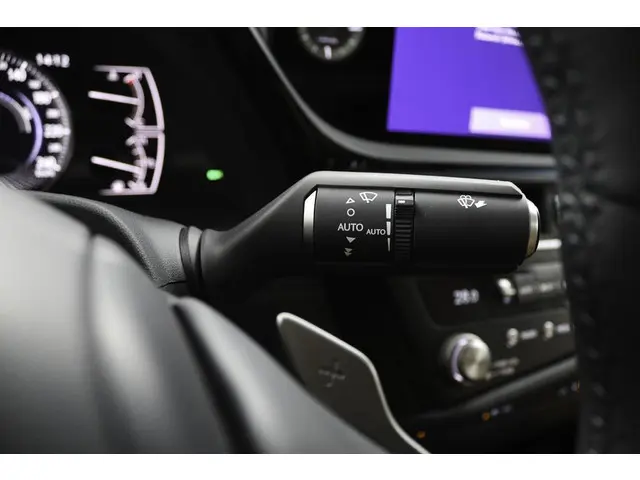 Lexus ES 300h Business Line 2024 Hybride Benzine 29