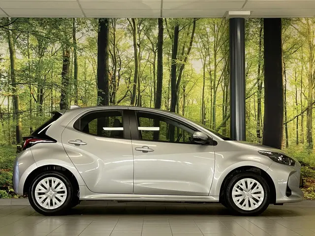 Toyota Yaris 1.5 Hybrid Active 2023 Hybride Benzine 4