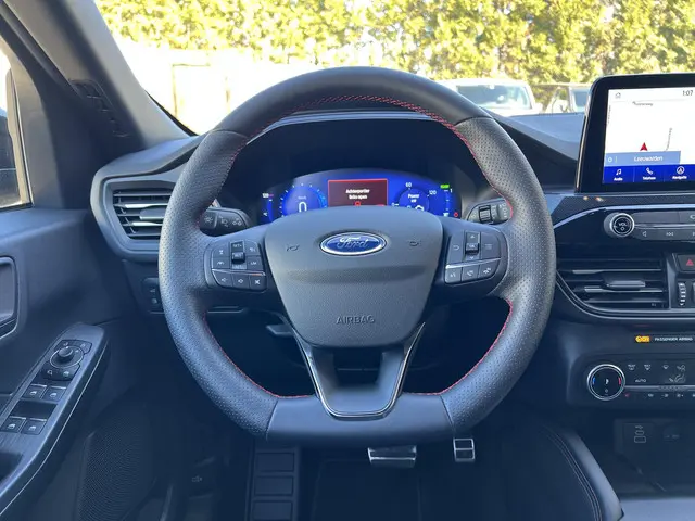 Ford Kuga 2.5 PHEV ST-Line X 2024 Hybride Benzine 16