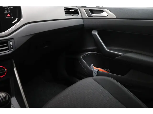 Volkswagen Polo 1.0 TSI Comfortline 2019 Benzine 32