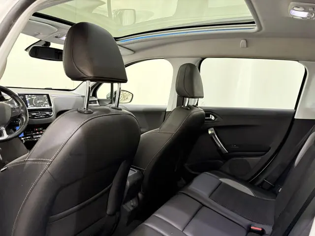 Peugeot 2008 1.2 PureTech 82 Allure Clima 2014 Benzine 23
