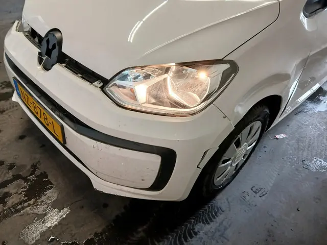 Volkswagen up! 1.0 BMT move up! SCHADEAUTO!! 2017 Benzine 22