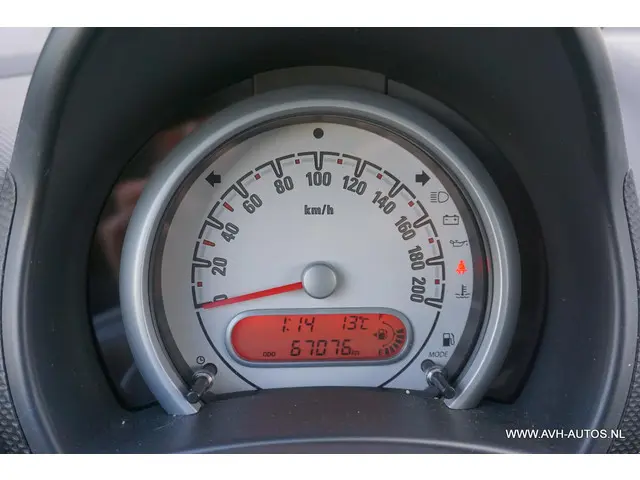 Opel Agila 1.0 Berlin 2015 Benzine 13