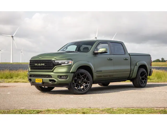 Dodge Ram 1500 5.7 V8 4x4 Crew Cab Limited 2024 Benzine 98