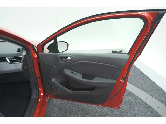 Renault Clio TCe 90 GPF Evolution 2024 Benzine 68