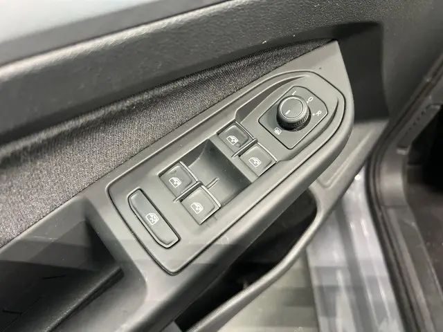 Volkswagen Golf 1.0 eTSI 110pk DSG Life 2024 Benzine 5