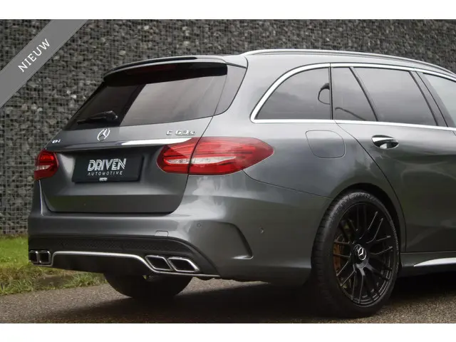 Mercedes-Benz C-Klasse Estate AMG 63 S 2017 Benzine 33