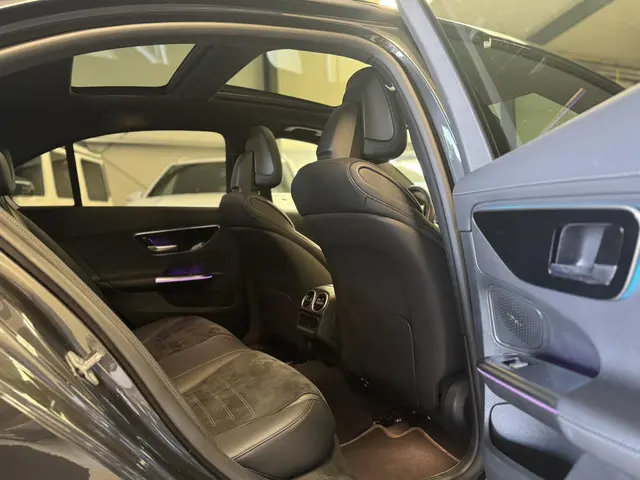 Mercedes-Benz C-Klasse 200 AMG Line 2023 Benzine 26