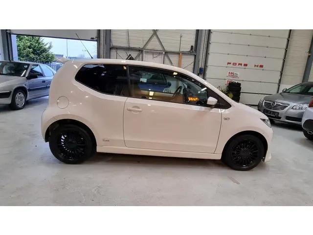 Volkswagen up! 1.0 high up! 2013 Benzine 4