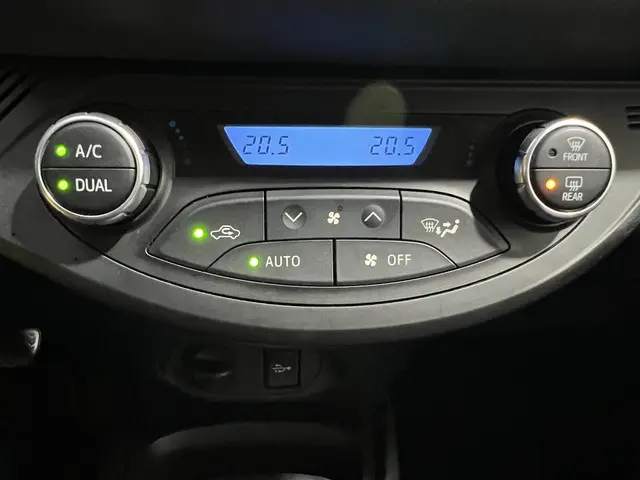 Toyota Yaris 1.5 Hybrid Design 2017 Hybride Benzine 20