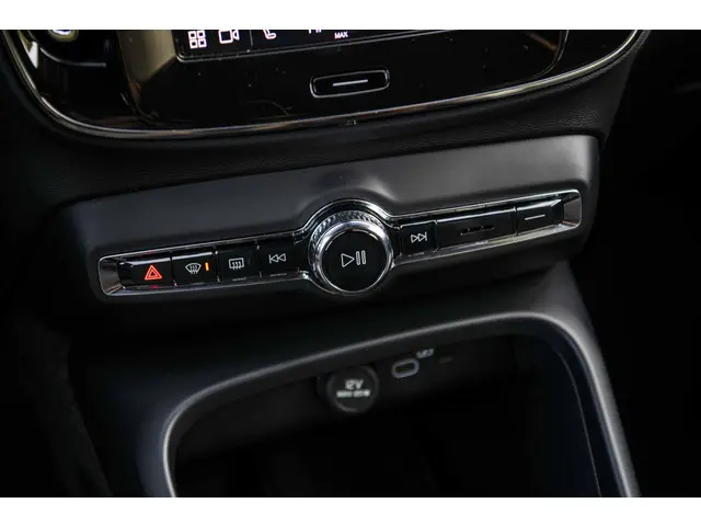 Volvo XC40 2.0 B3 Plus Black Edition 2025 Benzine 23