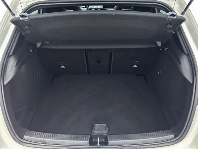 Mercedes-Benz A-Klasse 180 Premium Plus 2021 Benzine 35