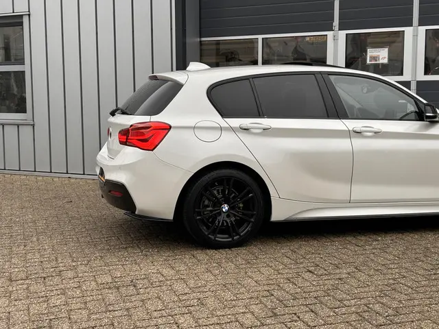 BMW 1 Serie 118i High Executive 2017 Benzine 8