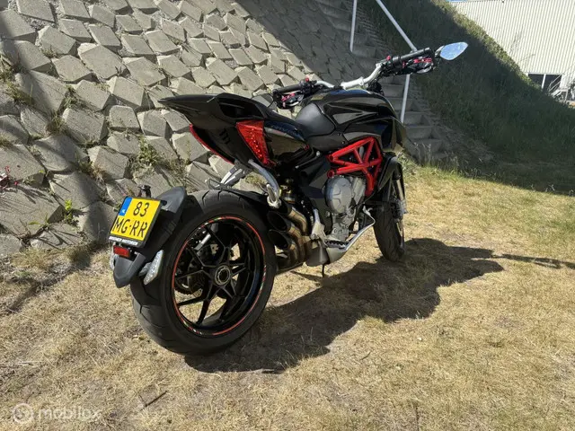 MV Agusta F3 800 Rivale 2016 Benzine 4