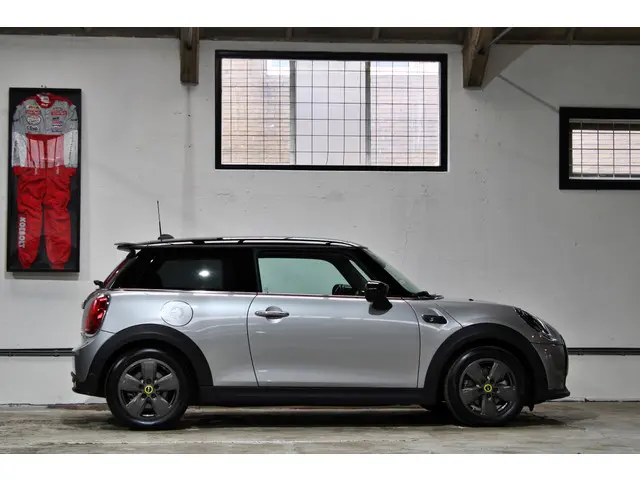 MINI Electric Mini Essential 33 kWh 2023 Elektrisch 8