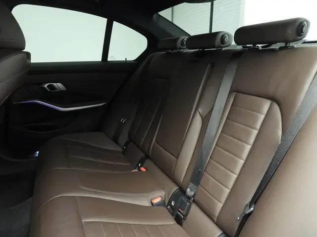BMW 3 Serie Sedan 320e 2022 Hybride Benzine 9