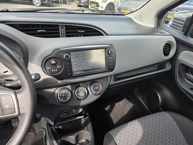 Toyota Yaris 1.0 VVT-i Aspiration 2015 Benzine 5