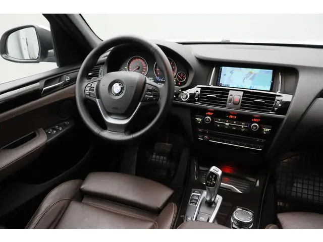 BMW X3 sDrive20i High Executive 2016 Benzine 25
