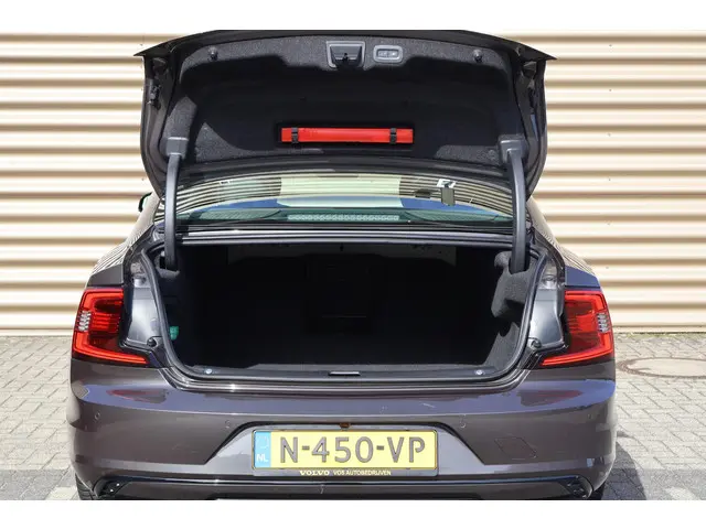 Volvo S90 2.0 B4 R-Design 2022 Benzine 11