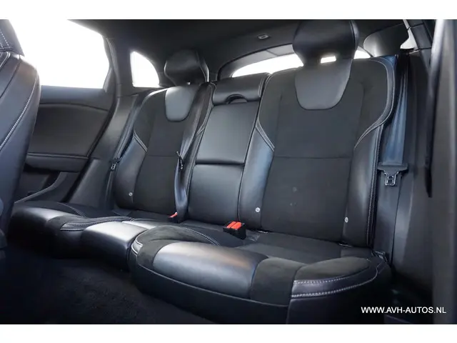 Volvo V40 2.0 T2 R-Design 2016 Benzine 7