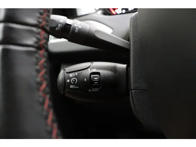 Peugeot 2008 1.2 PureTech GT-line 2018 Benzine 29