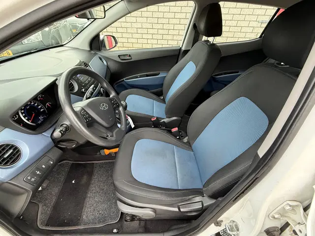 Hyundai i10 1.0i i-Motion Comfort 2017 Benzine 12