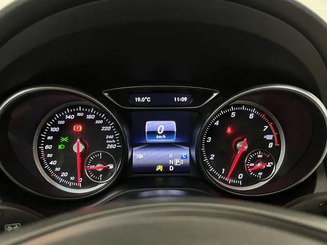 Mercedes-Benz GLA 180 Business Solution 2018 Benzine 24