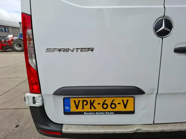 Mercedes-Benz Sprinter 315 1.9 CDI L4H3 RWD 2022 Diesel 12