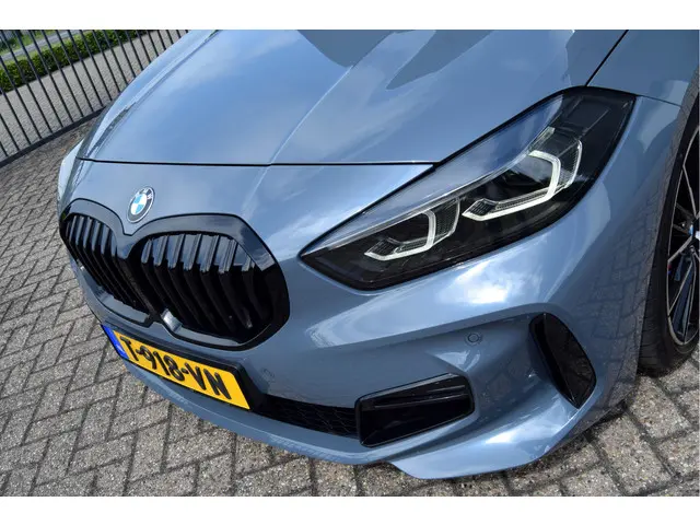 BMW 1 Serie 120i 2023 Benzine 4