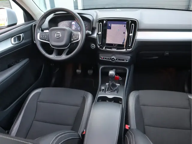 Volvo XC40 3