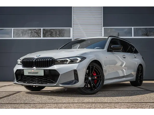 BMW 3 Serie Touring 320i High Executive 2023 Benzine
