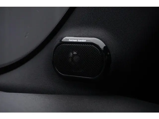 MINI 5-Deurs Cooper C 2019 Benzine 30