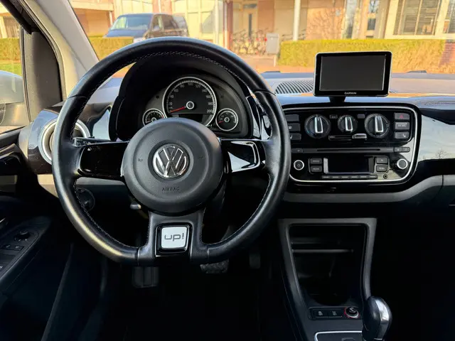 Volkswagen up! 1.0 cross up! BlueMotion 2015 Benzine 9