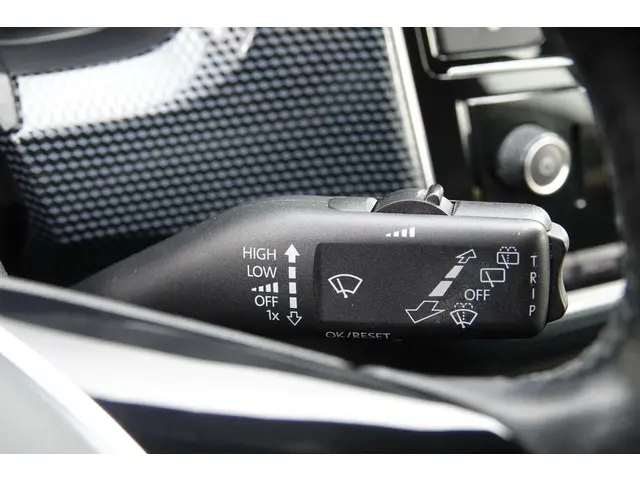 Volkswagen up! 1.0 BMT high up! 2017 Benzine 26