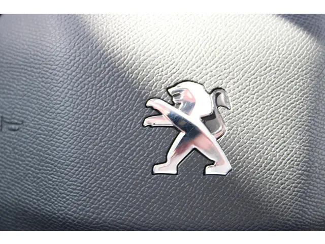 Peugeot 2008 1.2 PT AUTOMAAT ALLURE PACK 2022 Benzine 25