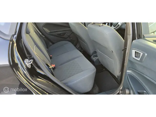 Ford Fiesta 1.25 zeer nette auto 2013 Benzine 10