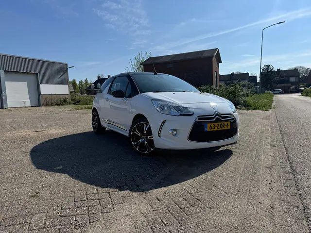 Citroën DS3 Cabrio 1.6 THP Sport Chic 2013 Benzine 2