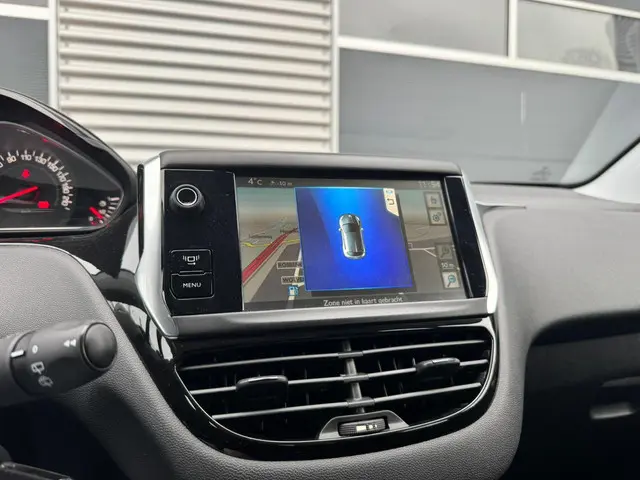 Peugeot 208 1.2 VTi Envy 2014 Benzine 28