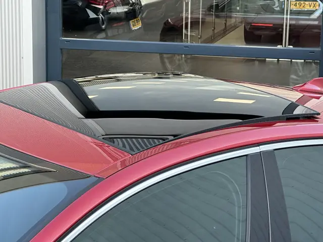 Jaguar XE 2.0 Portfolio 2015 Benzine 11