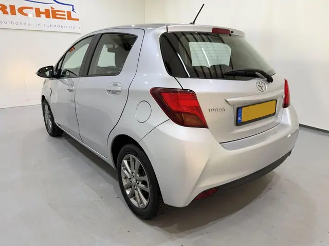 Toyota Yaris HB 1.0 VVt-i Aspiration 2015 Benzine 35