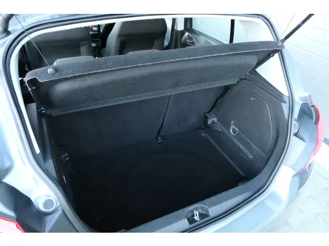 Opel Corsa 1.4 Favourite 2018 Benzine 39