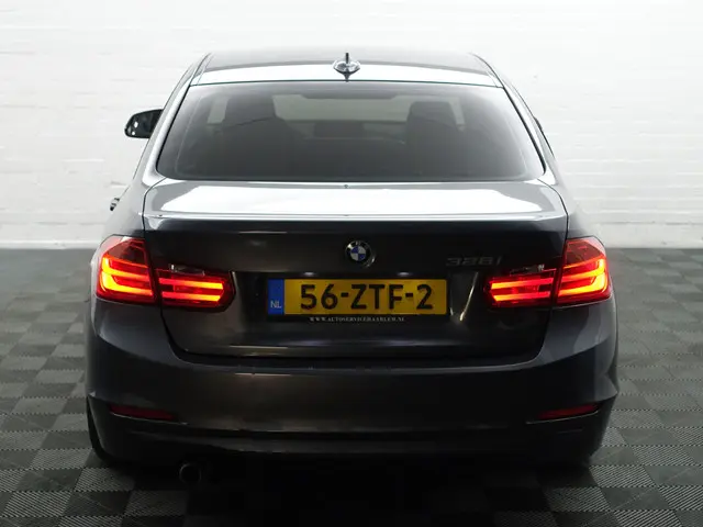 BMW 3 Serie 328i High Executive Aut- 2013 Benzine 32