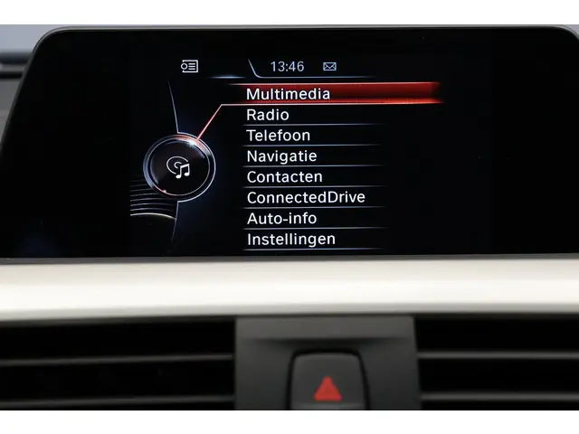 BMW 3 Serie 318i Essential | Automaat|Leder| 2016 Benzine 8