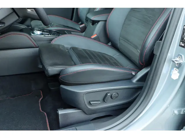 Ford Kuga 2.5 PHEV ST-Line X 2023 Hybride Benzine 25