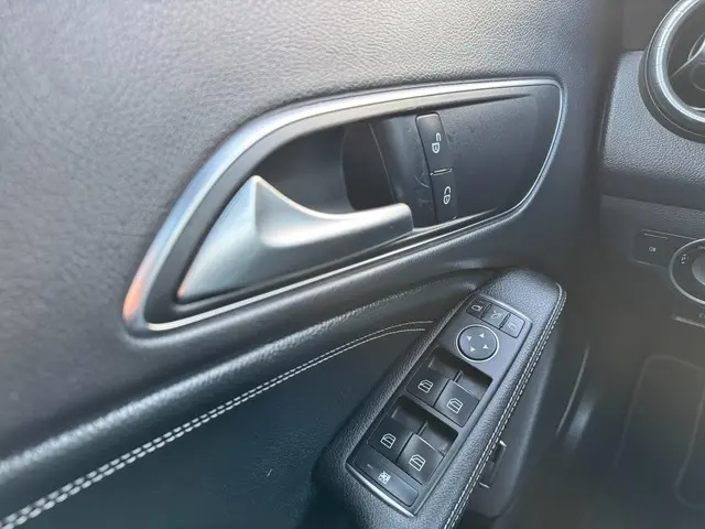 Mercedes-Benz CLA 200 Edition 1 PANO AUT!! 2013 Benzine 17